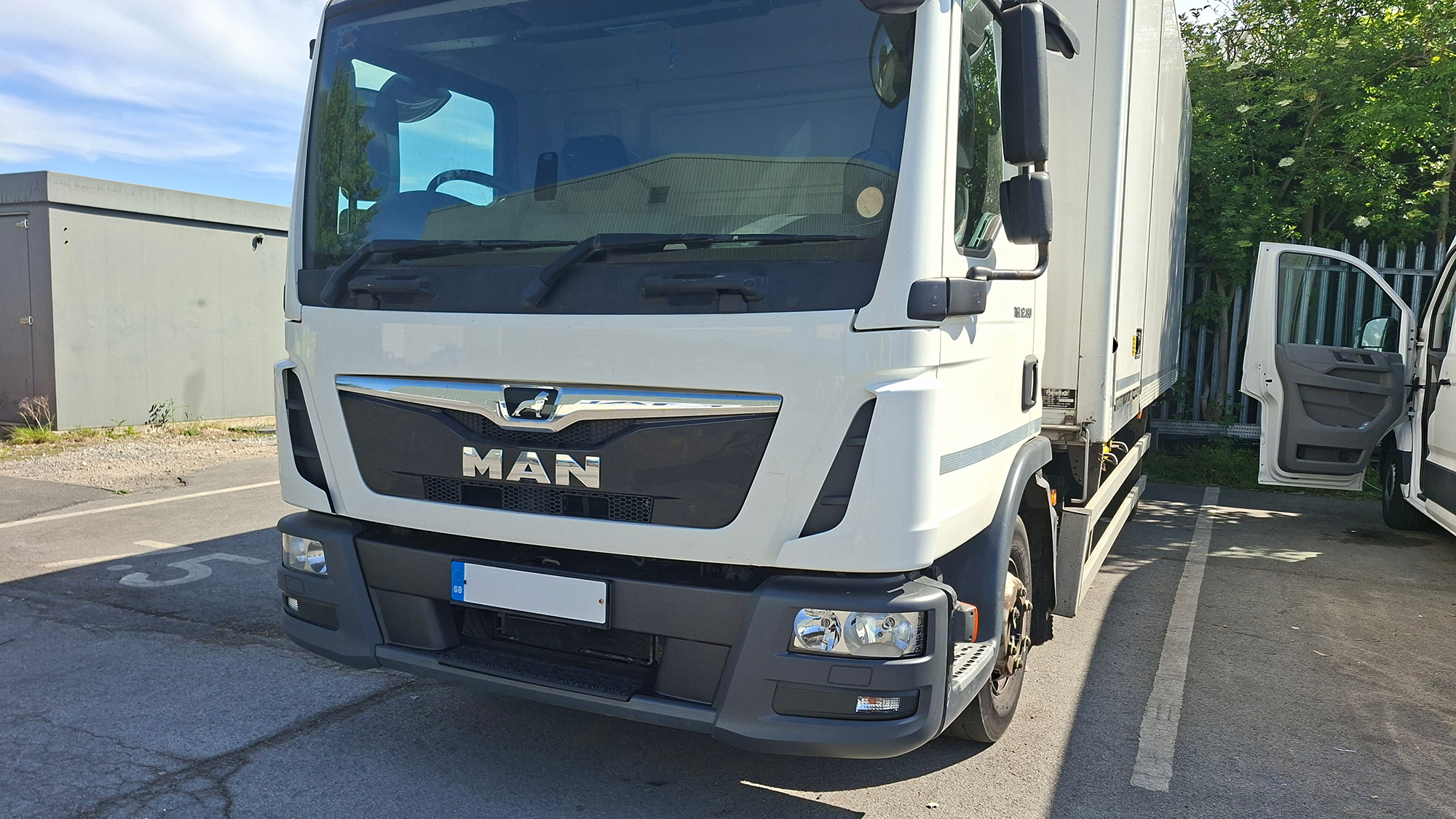 Crash Damaged Lorry Repair – On-Site Service